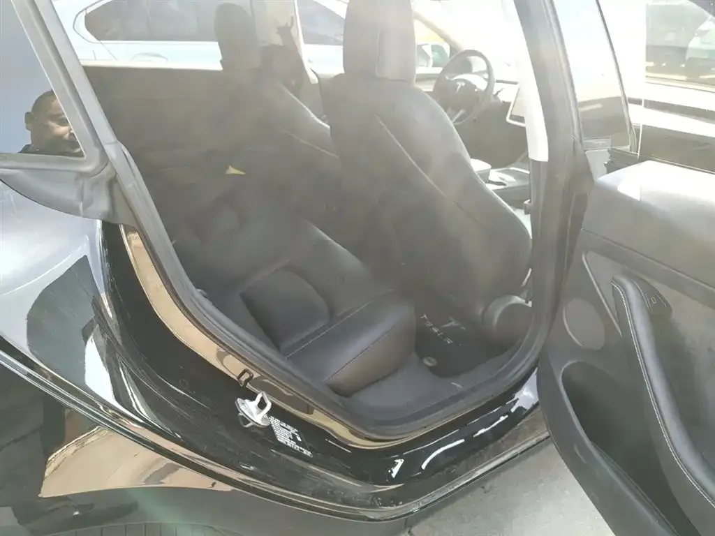 Tesla Model 3 — фото 5
