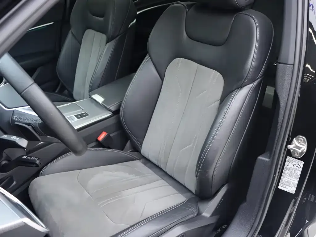 Audi A6L 2022 из CN, фото 6