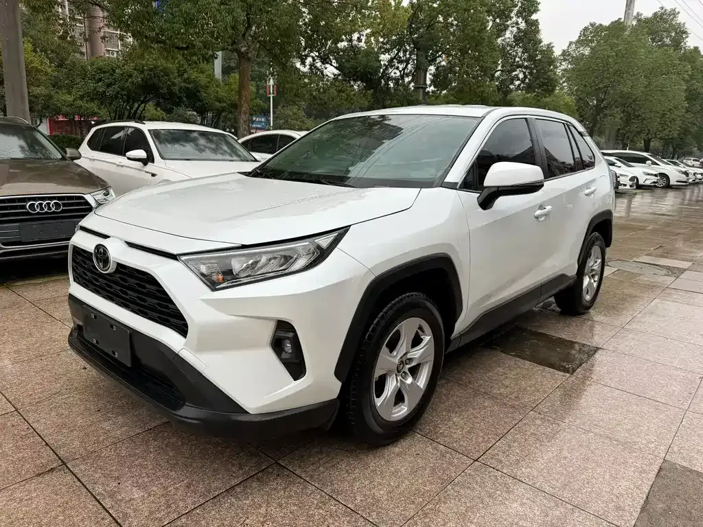 Toyota RAV4 2024 из CN, фото 1