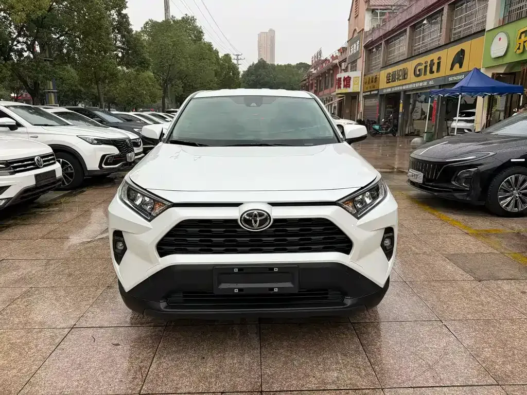 Toyota RAV4 2024 из CN, фото 2