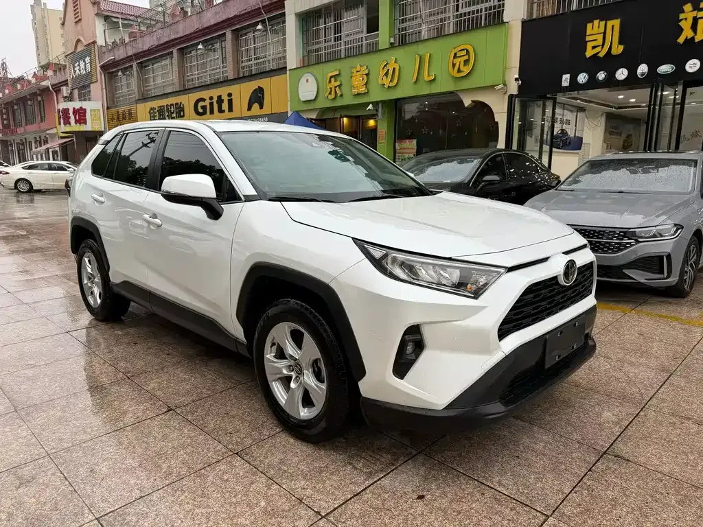 Toyota RAV4 2024 из CN, фото 3