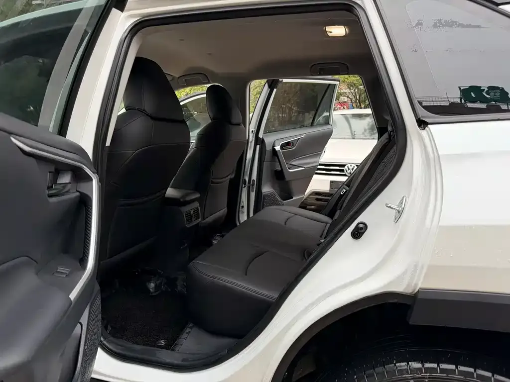 Toyota RAV4 2024 из CN, фото 5