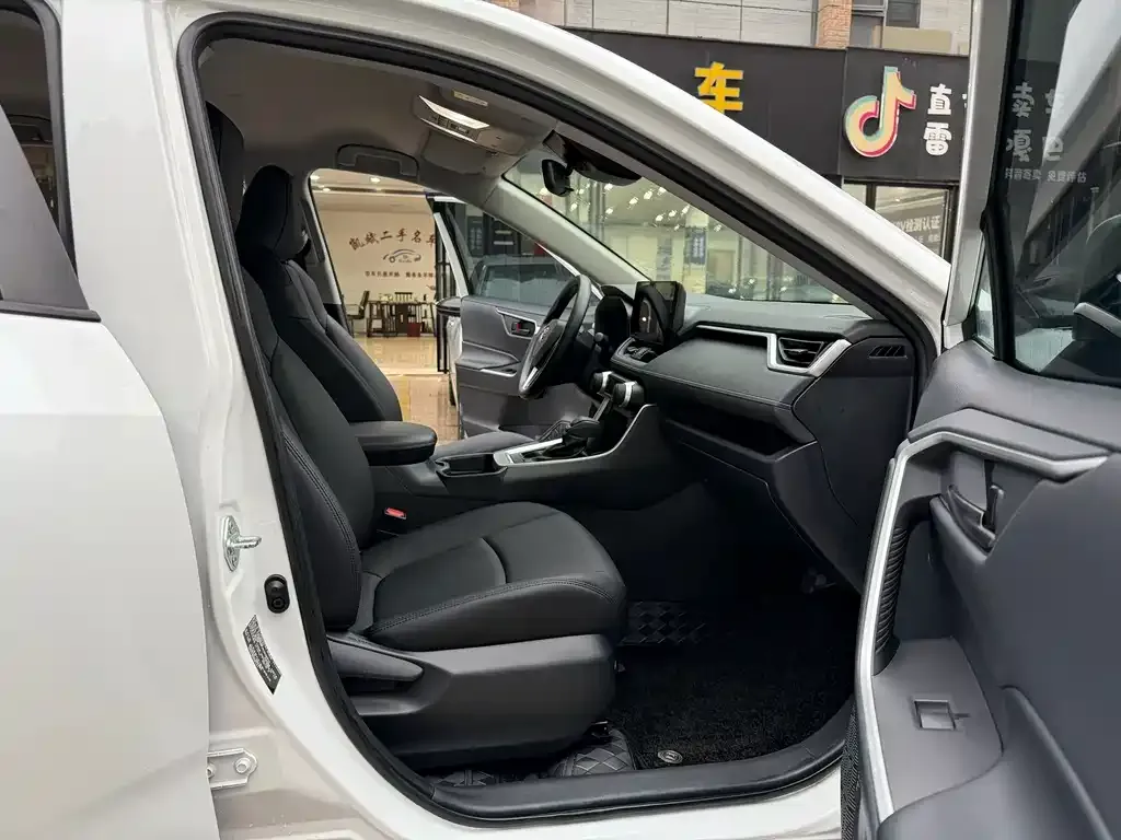 Toyota RAV4 2024 из CN, фото 6