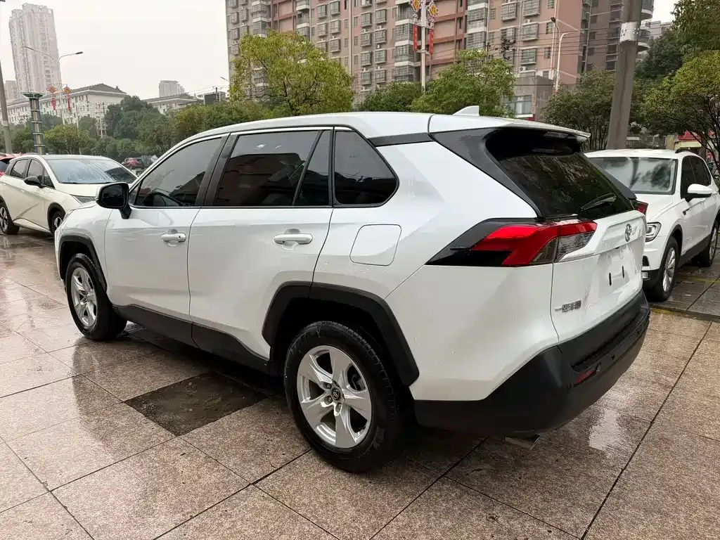 Toyota RAV4 2024 из CN, фото 9