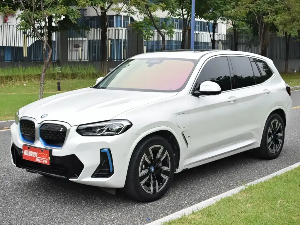 BMW iX3 — фото 1