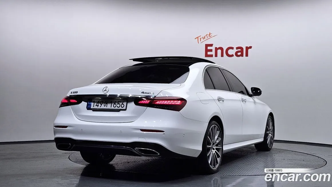 Mercedes-Benz E-Class — фото 2