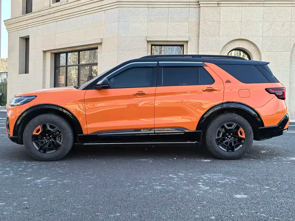 Ford Explorer 2023 из CN, фото 4
