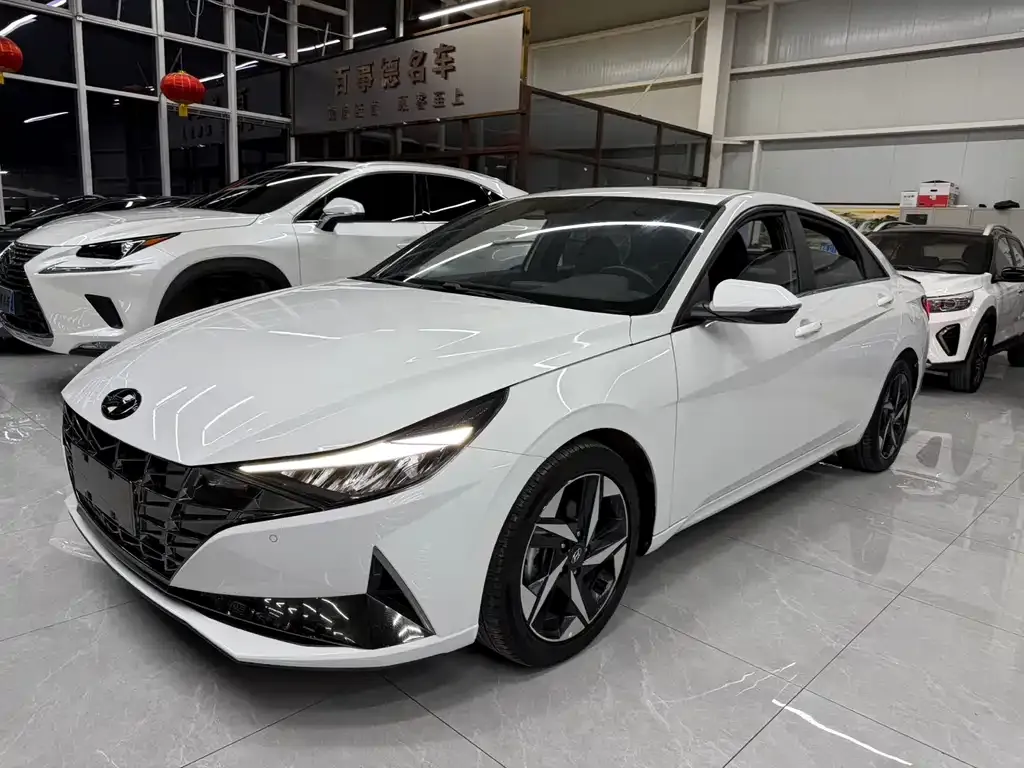Hyundai Elantra 2023 из CN, фото 1