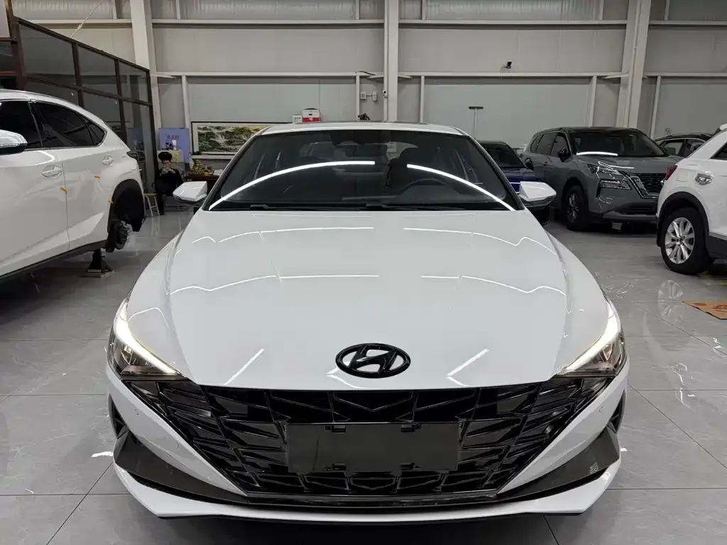 Hyundai Elantra 2023 из CN, фото 2