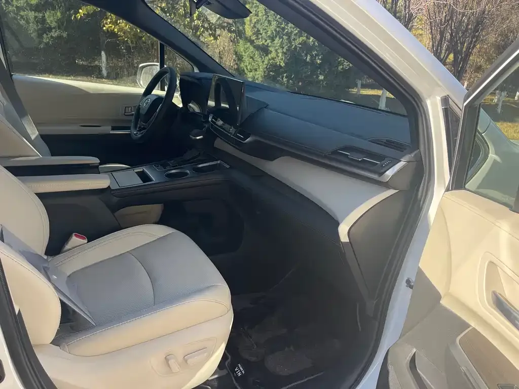 Toyota Sienna 2025 из CN, фото 10