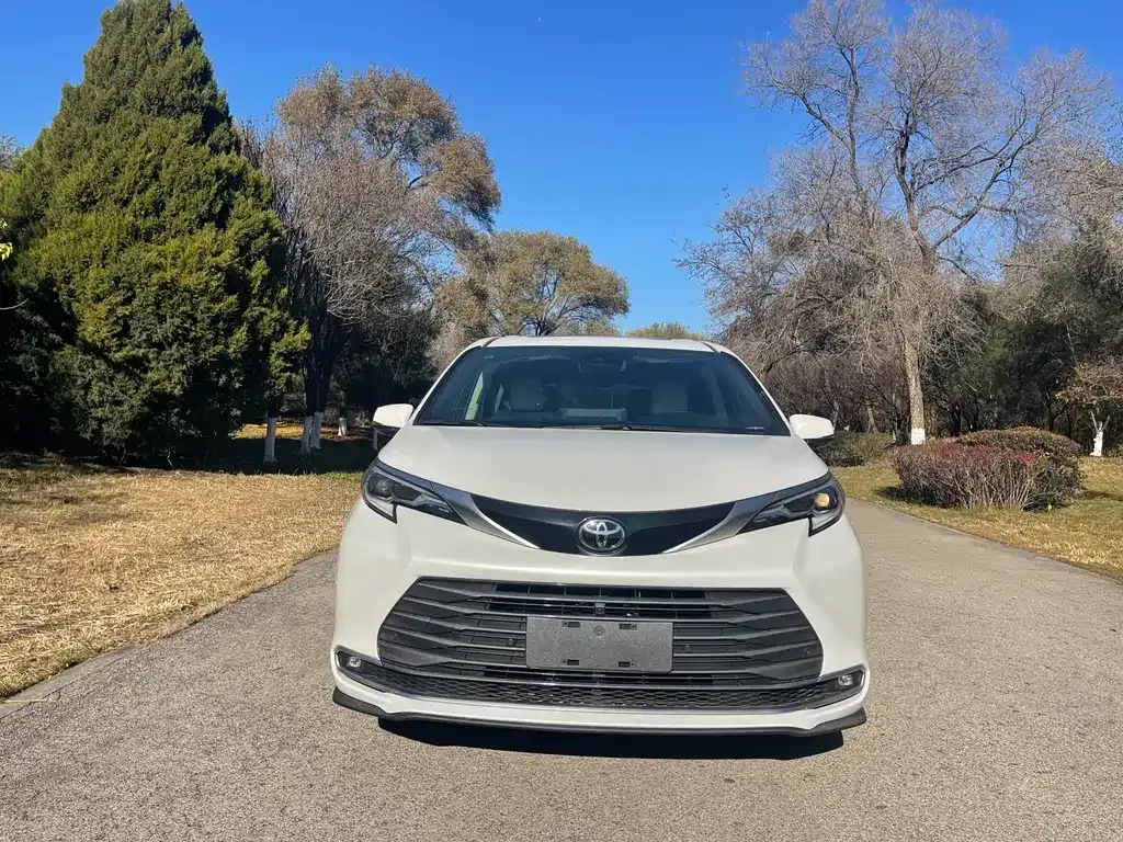 Toyota Sienna 2025 из CN, фото 2