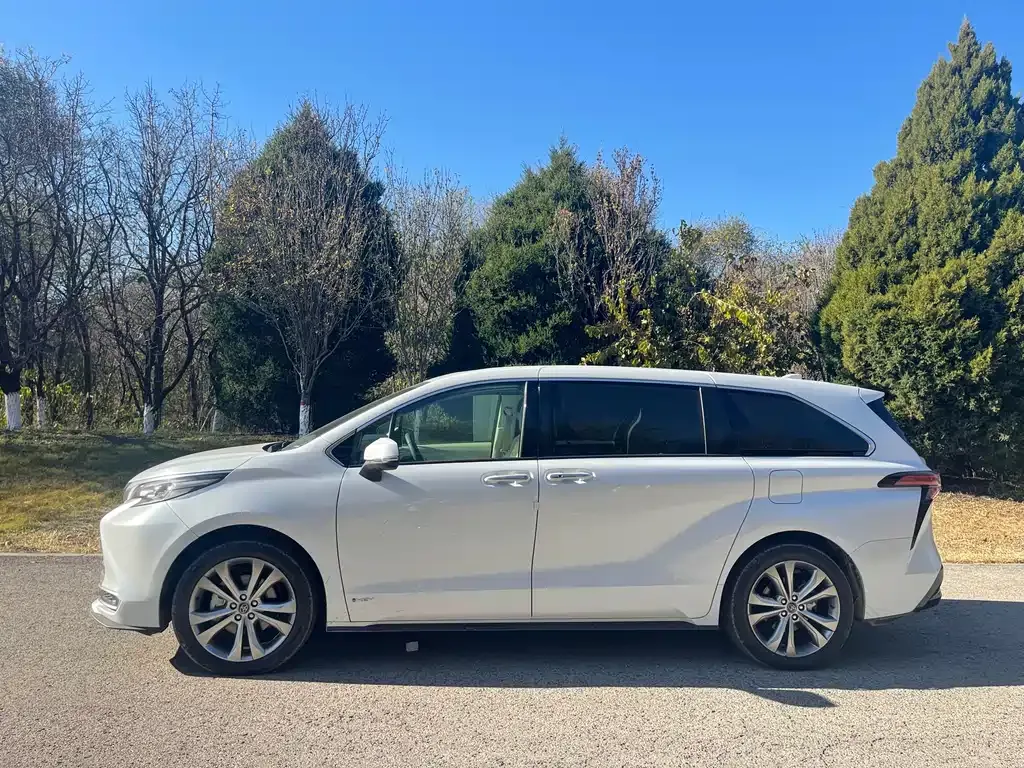 Toyota Sienna 2025 из CN, фото 3