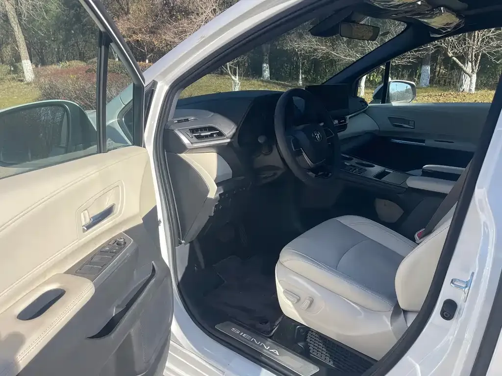 Toyota Sienna 2025 из CN, фото 4