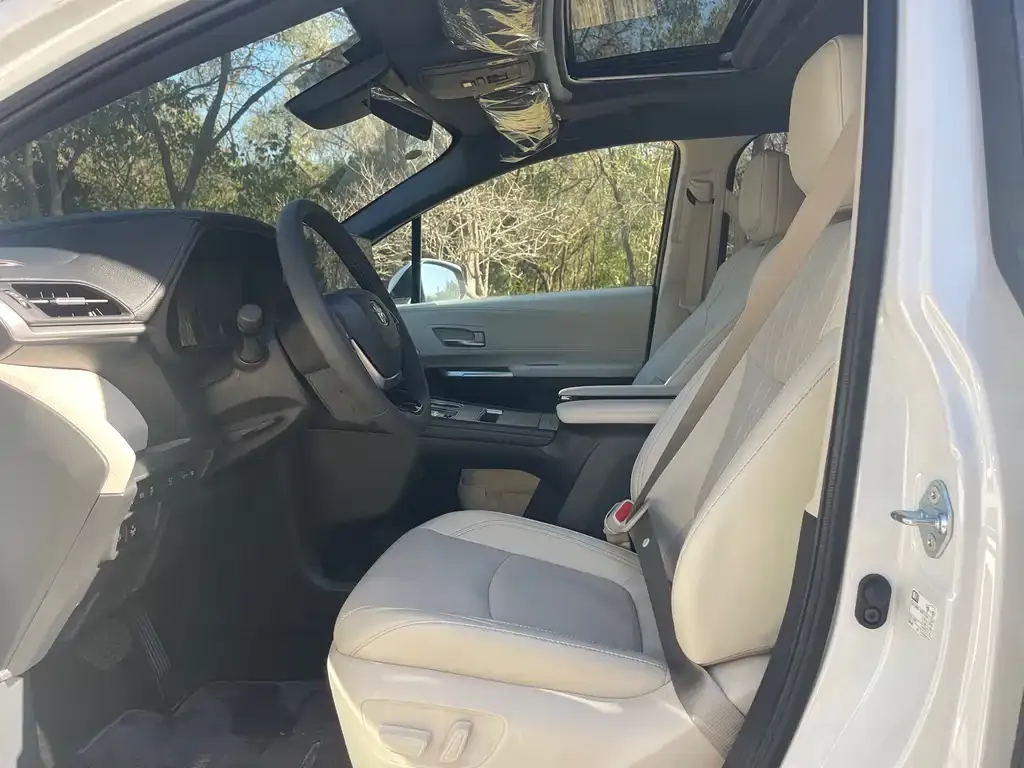 Toyota Sienna 2025 из CN, фото 5
