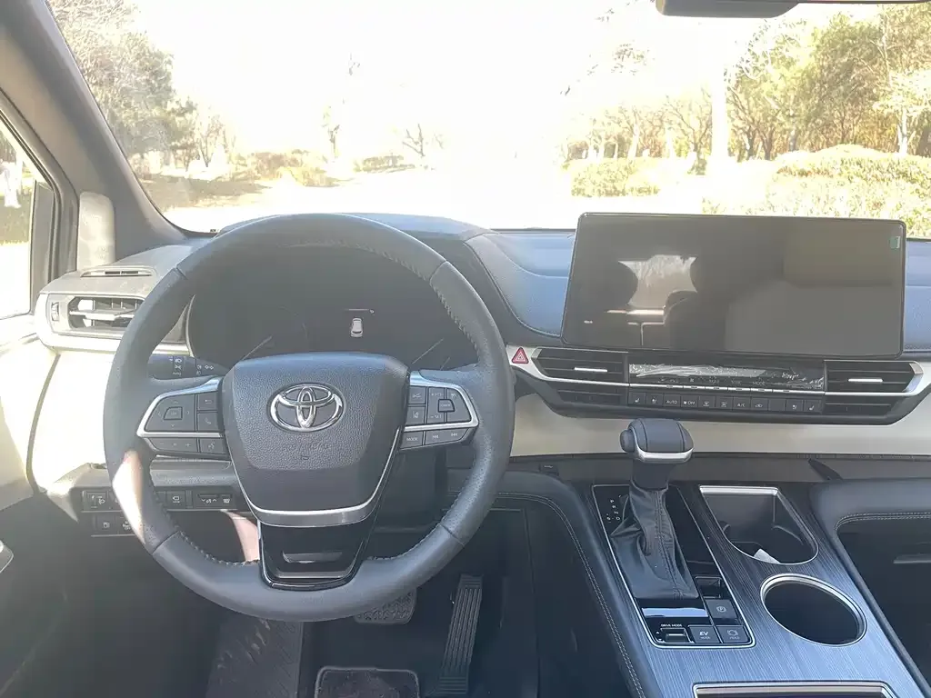 Toyota Sienna 2025 из CN, фото 7