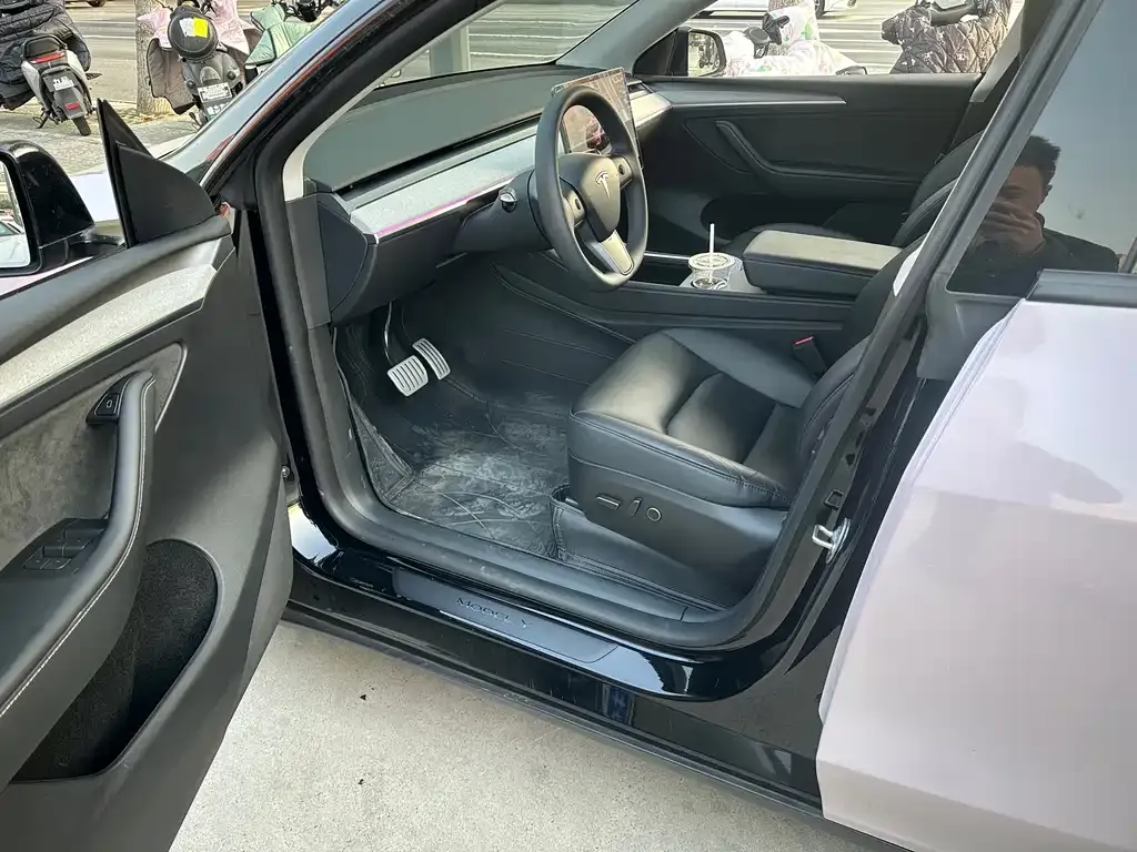 Tesla Model Y 2023 из CN, фото 5