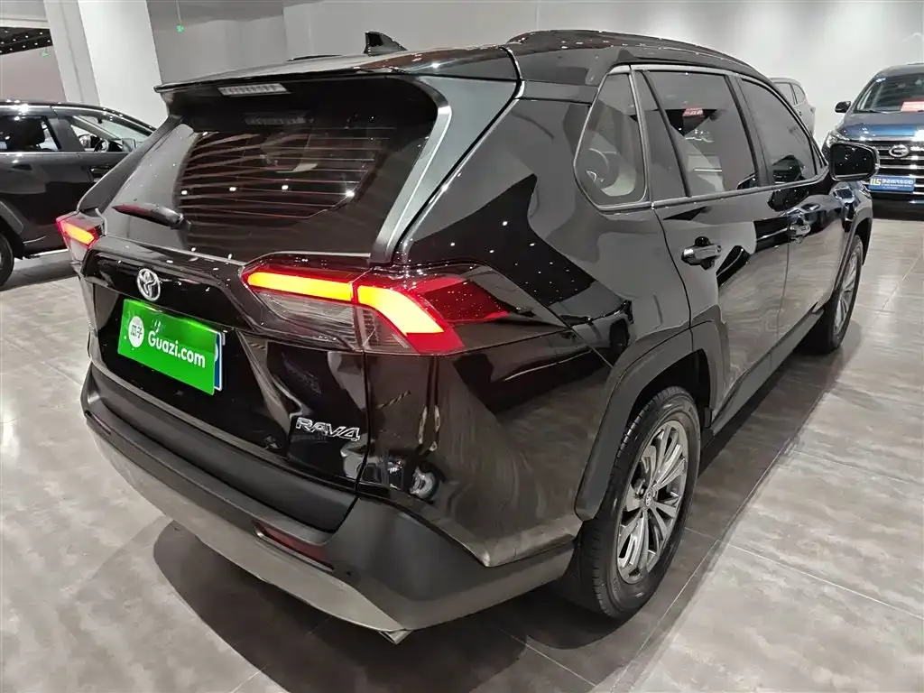 Toyota RAV4 2023 из CN, фото 7