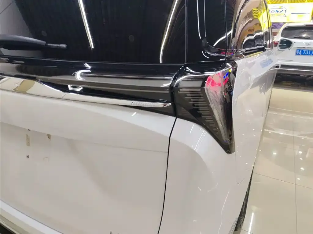 Buick GL8 Hybrid — фото 8