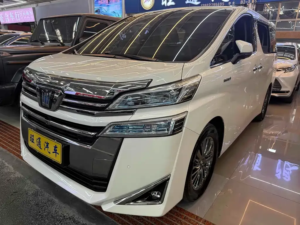 Toyota Vellfire — фото 1