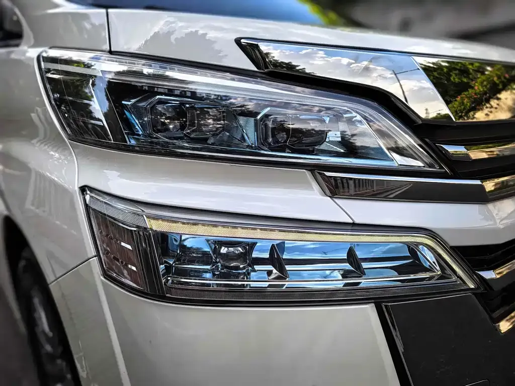 Toyota Vellfire — фото 10