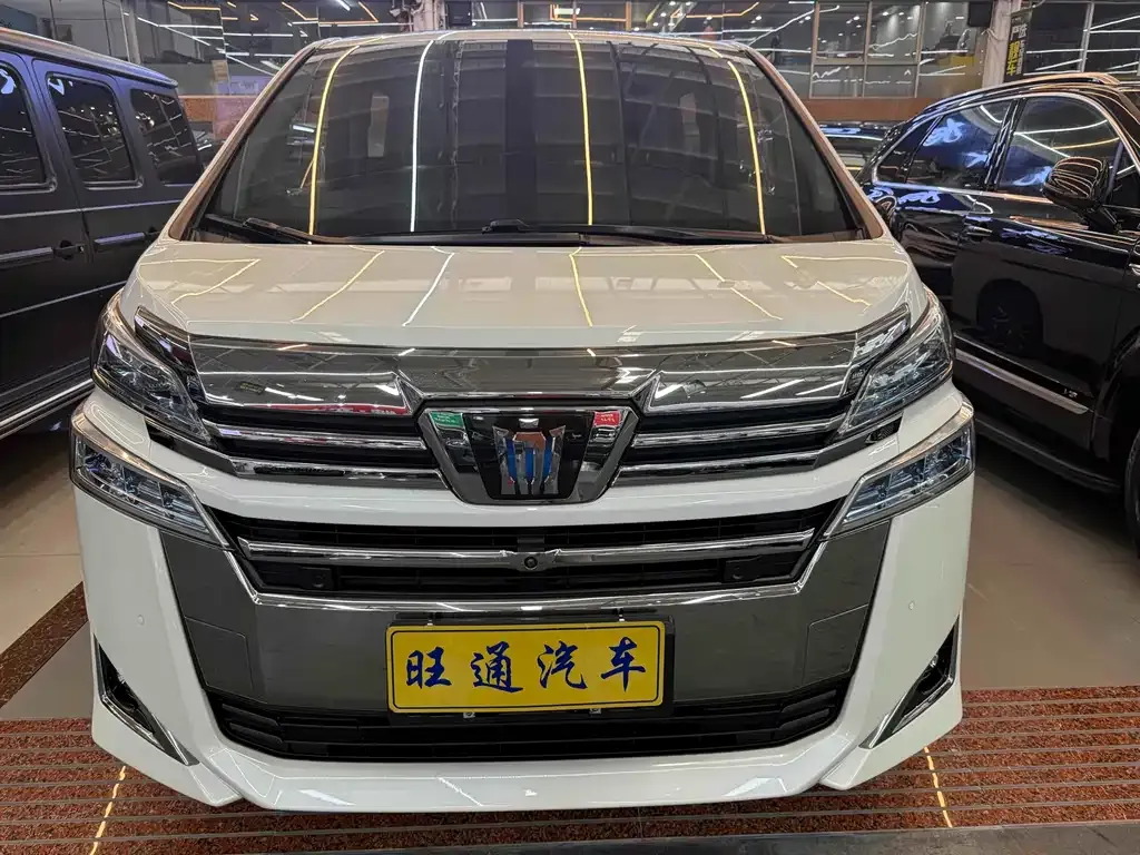 Toyota Vellfire — фото 2