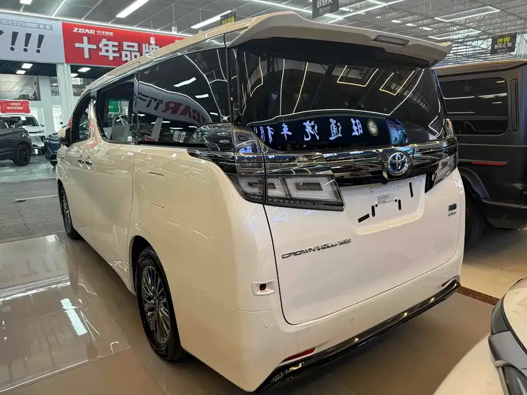 Toyota Vellfire — фото 4
