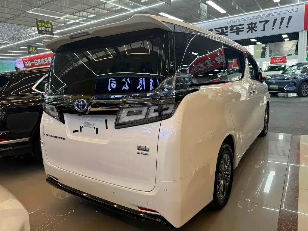 Toyota Vellfire — фото 5
