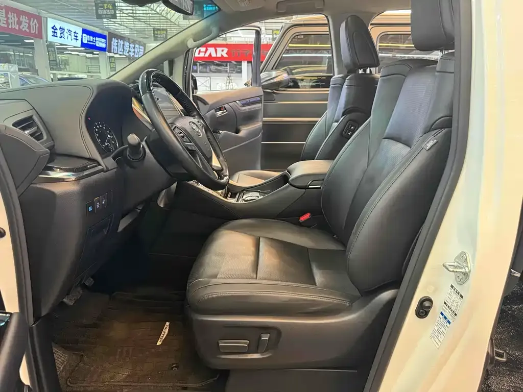 Toyota Vellfire — фото 6