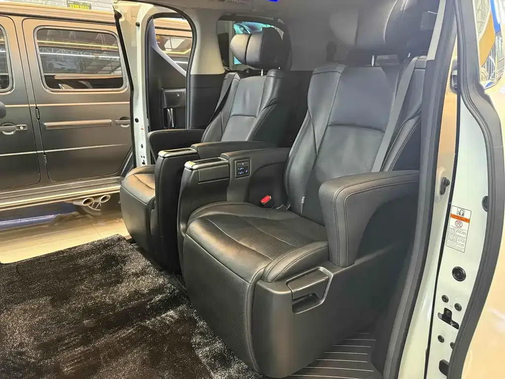 Toyota Vellfire — фото 8