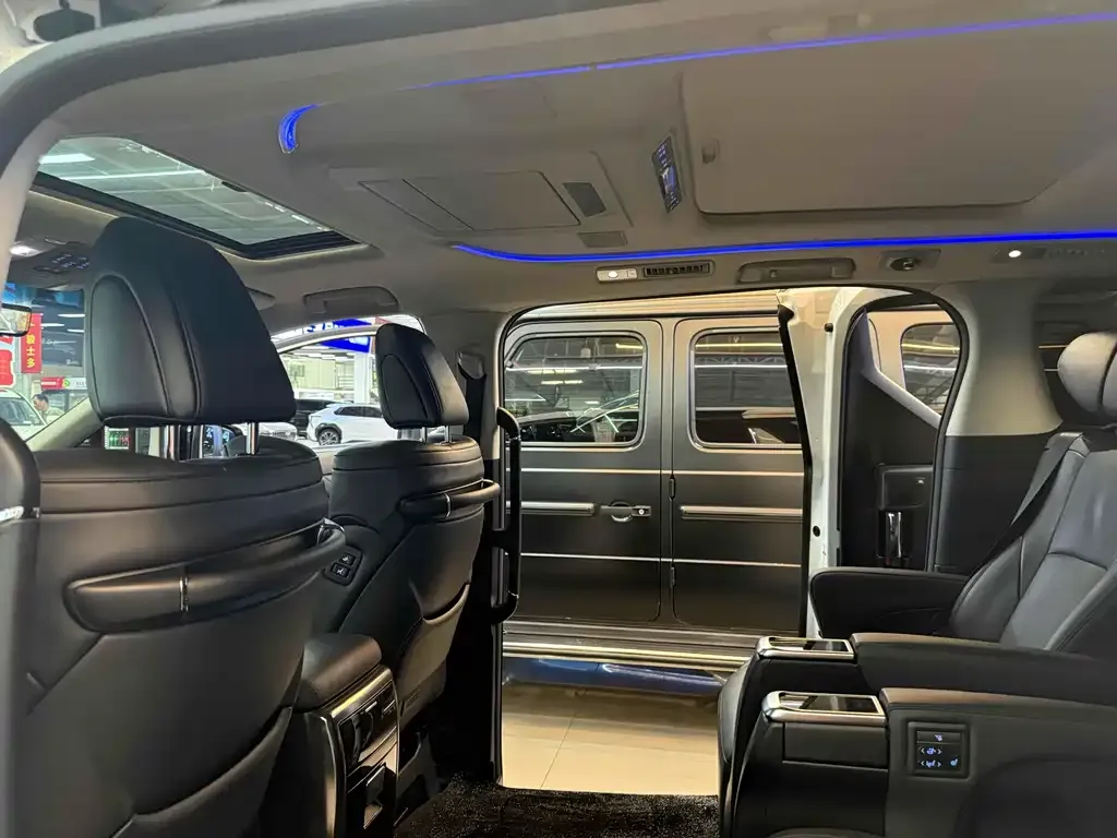 Toyota Vellfire — фото 9