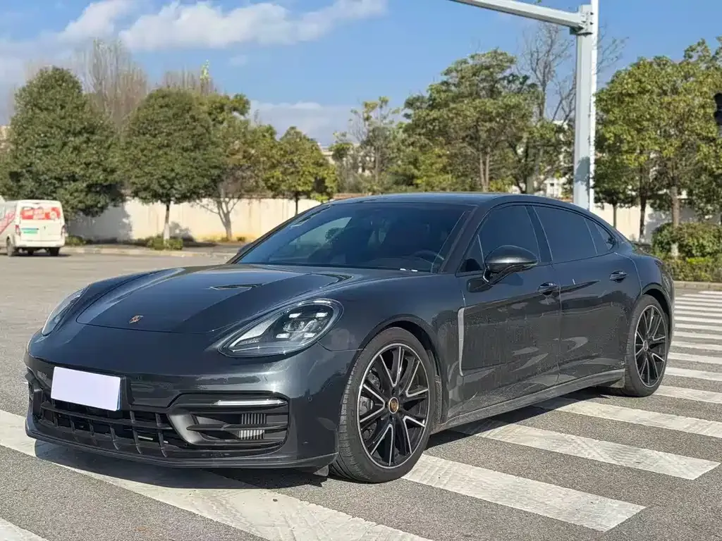 Porsche Panamera — фото 1