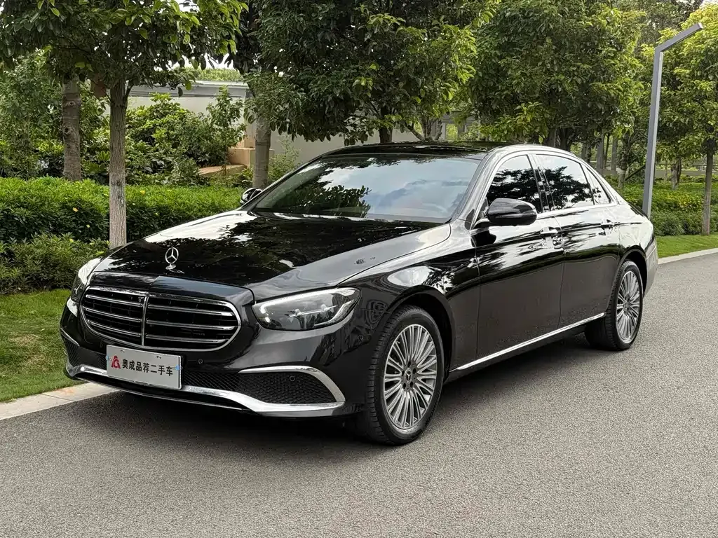 Mercedes-Benz E-Class — фото 1