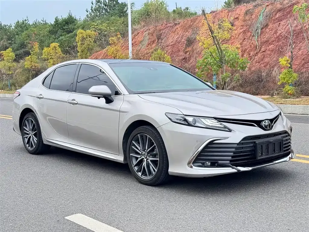 Toyota Camry — фото 3