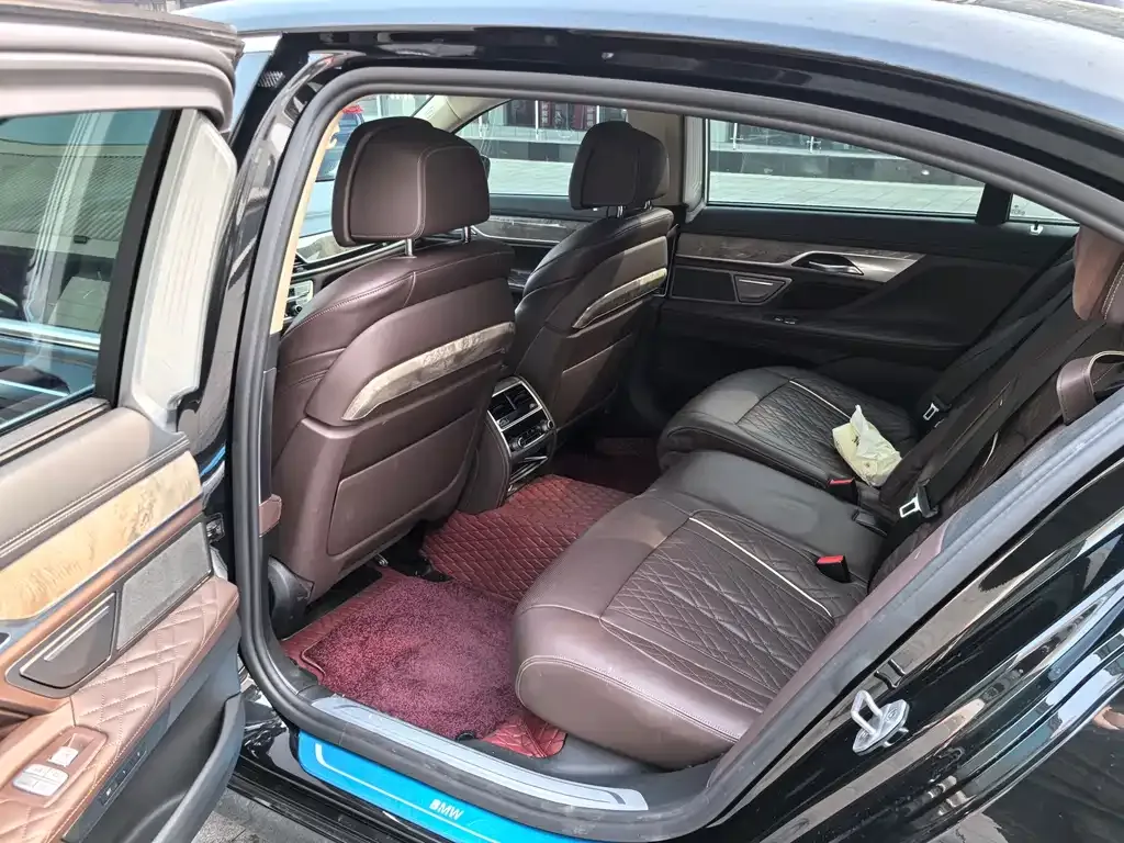 BMW 7 Series 2022 из CN, фото 6