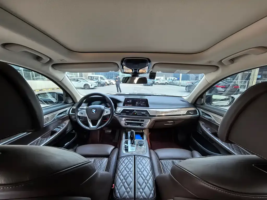 BMW 7 Series 2022 из CN, фото 7