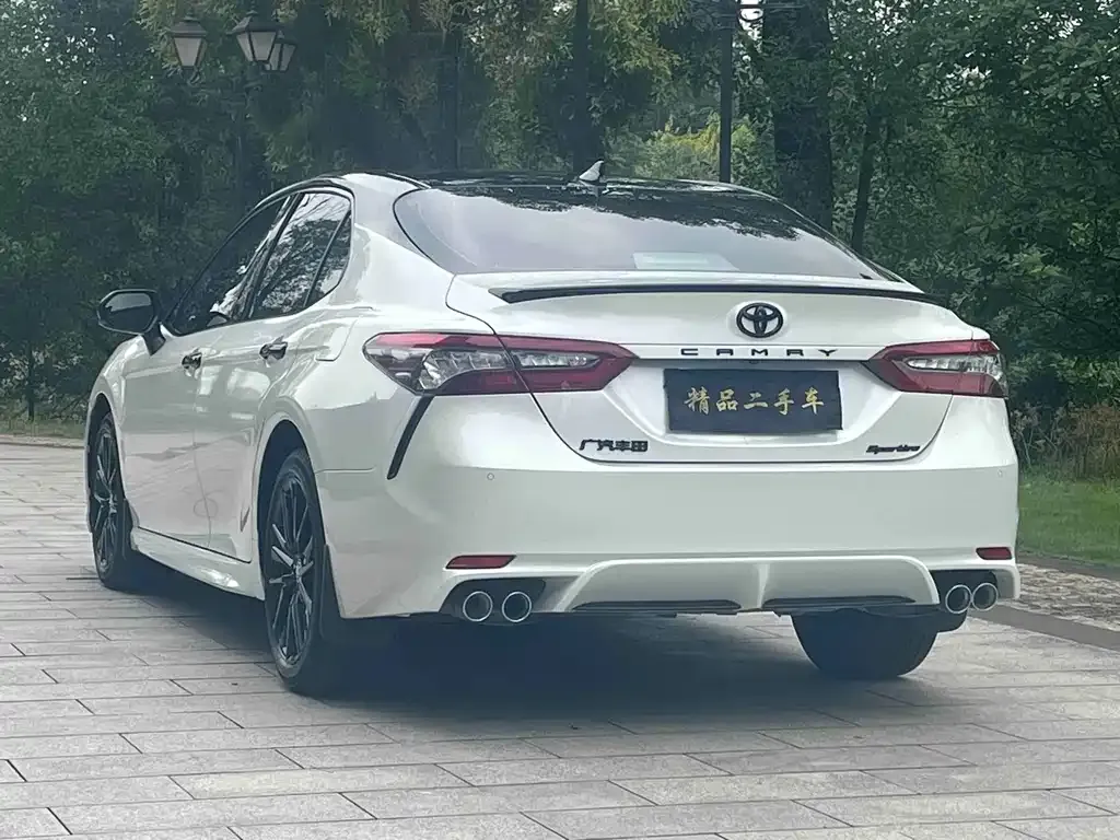 Toyota Camry — фото 4