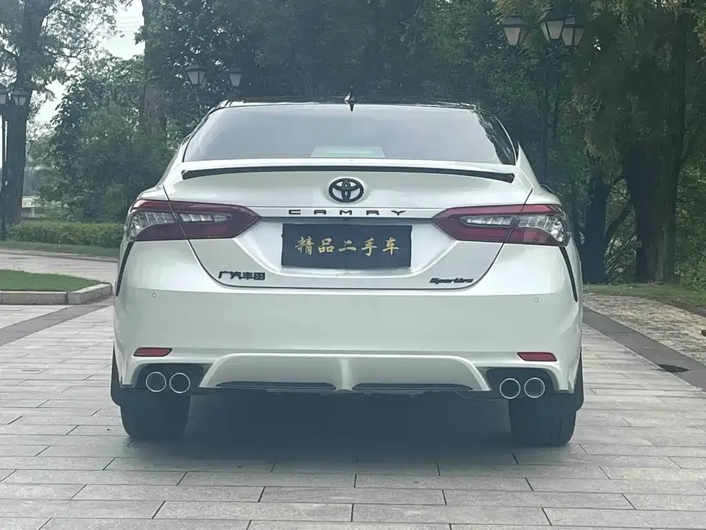 Toyota Camry — фото 5