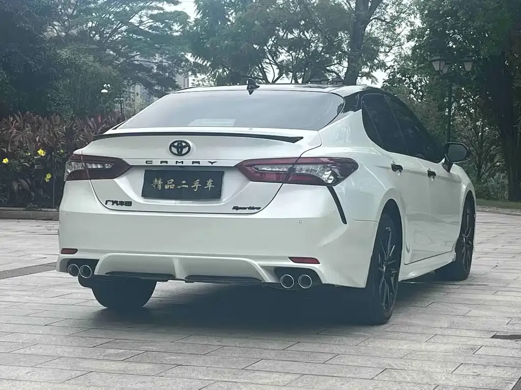 Toyota Camry — фото 6