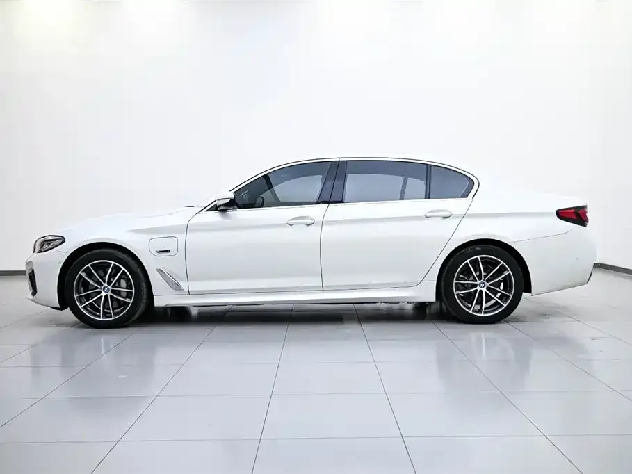 BMW 5 Series New Energy — фото 5