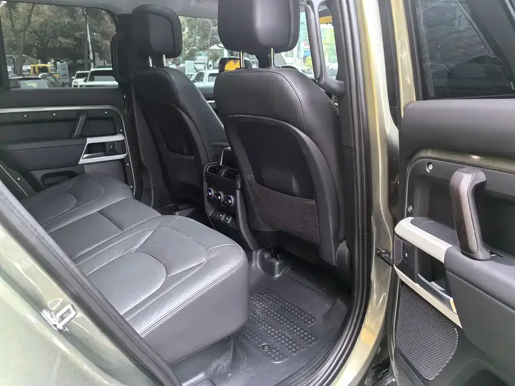 Land Rover Defender — фото 10