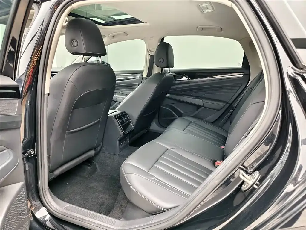 Volkswagen Passat — фото 8