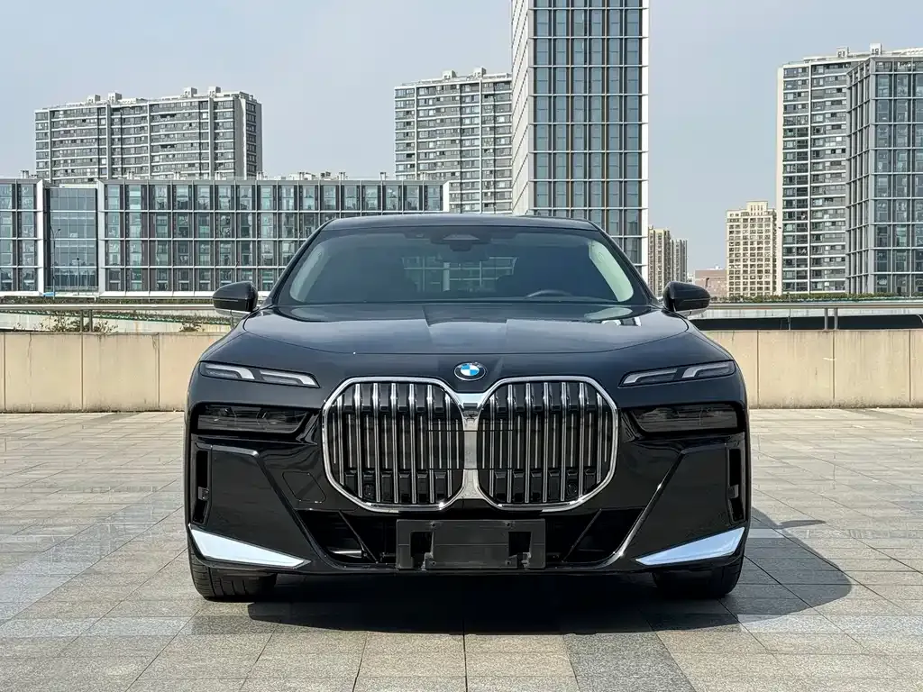 BMW 7 Series — фото 2
