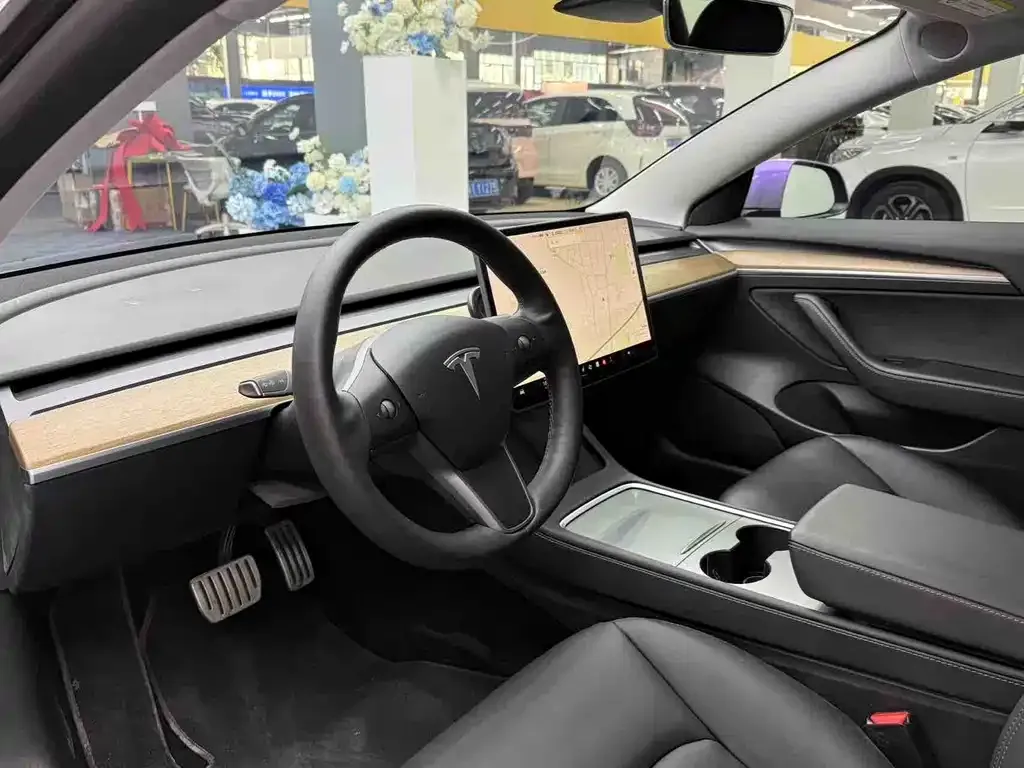 Tesla Model 3 — фото 4