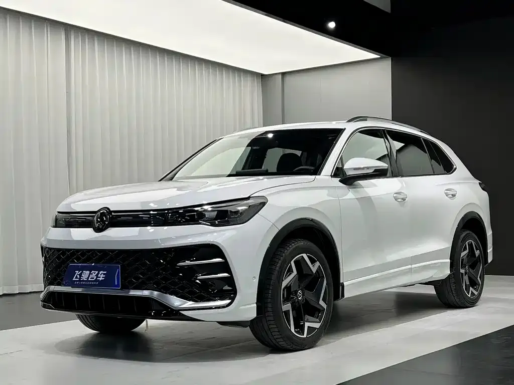 Volkswagen Tiguan L — фото 1