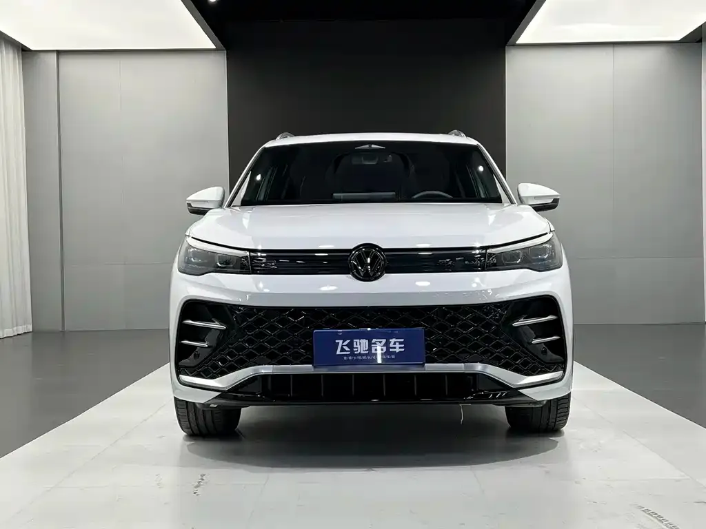 Volkswagen Tiguan L — фото 2