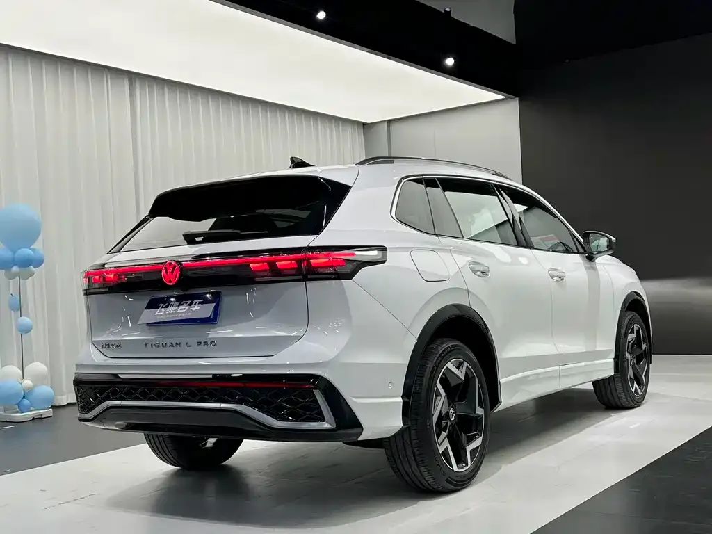 Volkswagen Tiguan L — фото 4