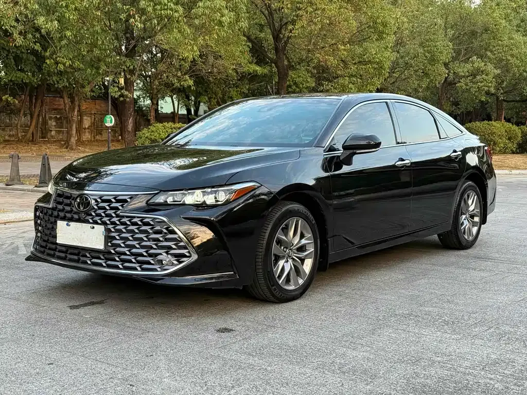 Toyota Avalon — фото 1