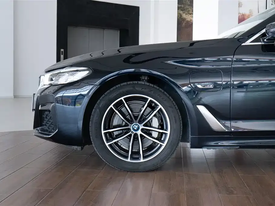 BMW 5 Series New Energy — фото 8