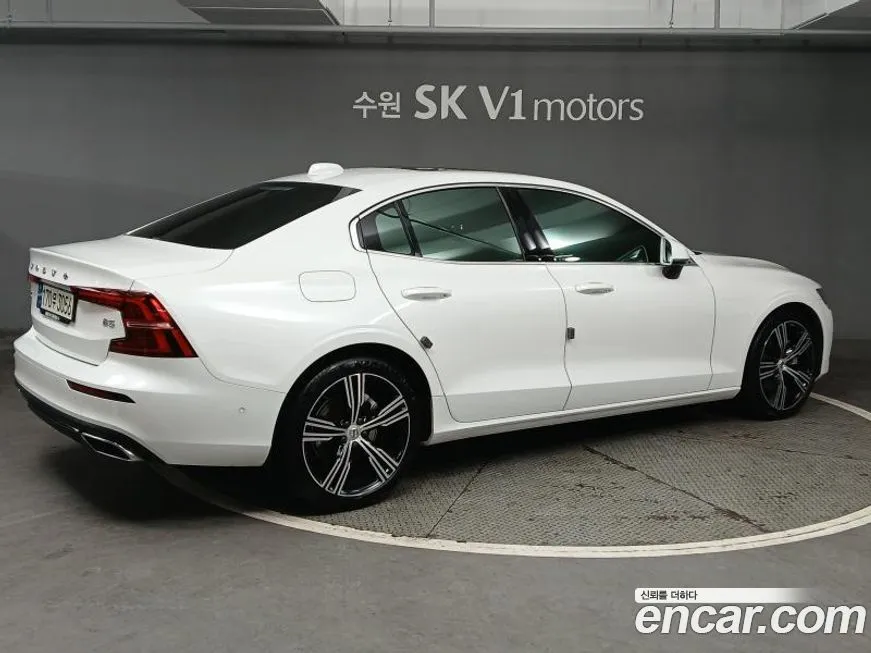 Volvo S60 2022 из KR, фото 3