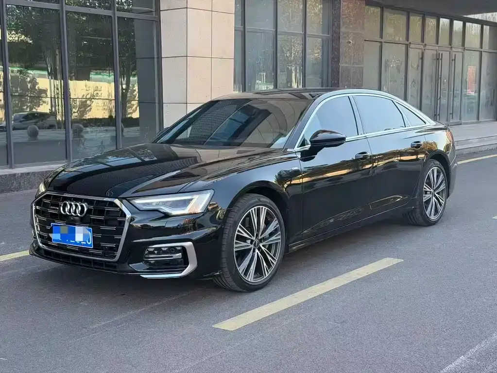 Audi A6L — фото 1